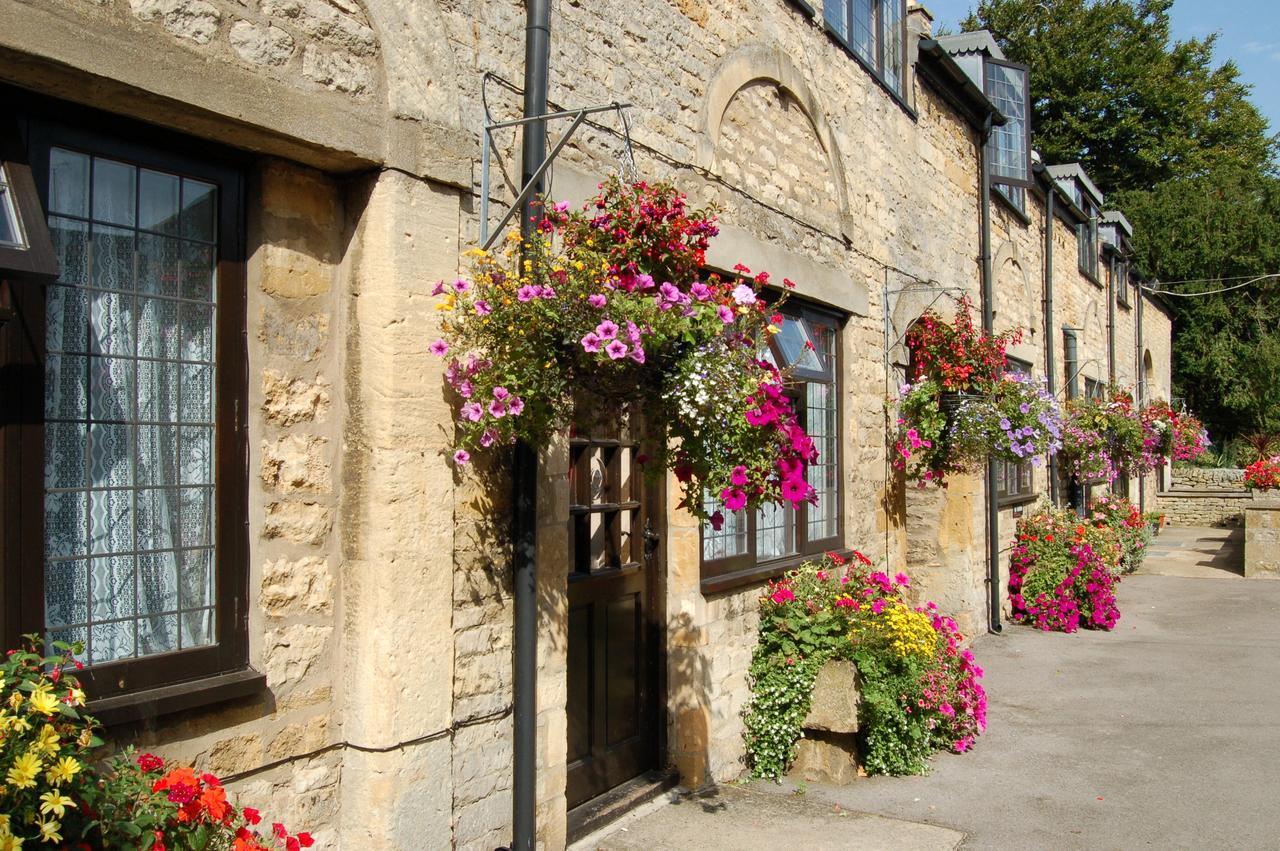 Stow Lodge Hotel Exterior photo