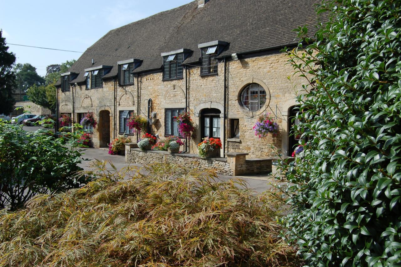 Stow Lodge Hotel Exterior photo