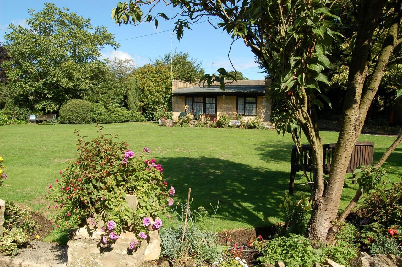 Stow Lodge Hotel Exterior photo